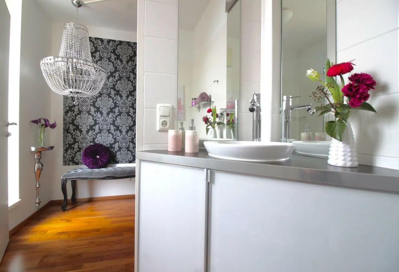 Vienna Love Hotel Apartment